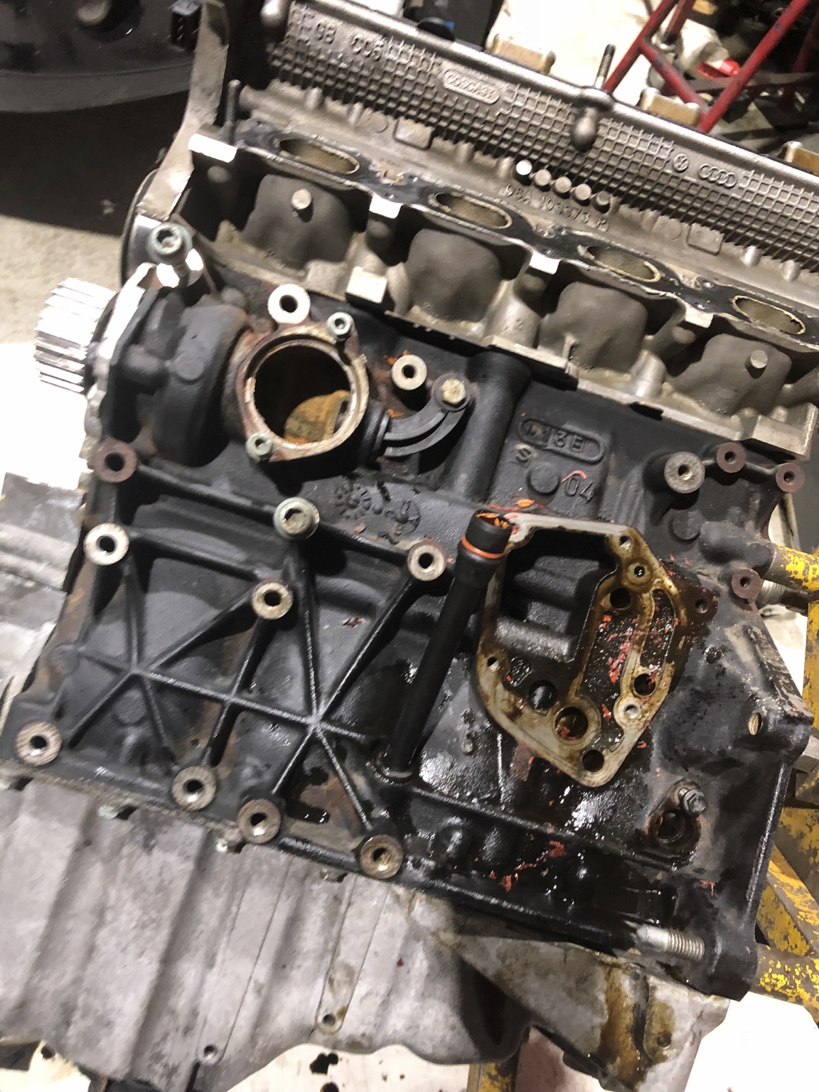 Engine work during the replacement of Hanz’s engine
